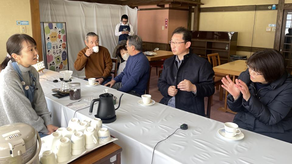 「喫茶らじお」　おしゃべりがつなぐ、まちとひと　地方放送局の新たな役割を目指して